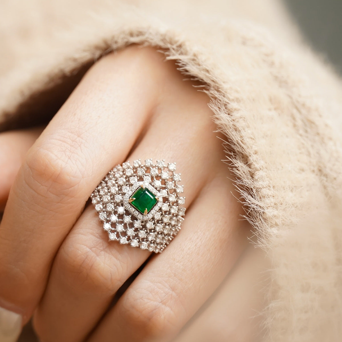 Red Elk – personalized French-inspired ring with diamond inlay and green center stone in S925 sterling silver.