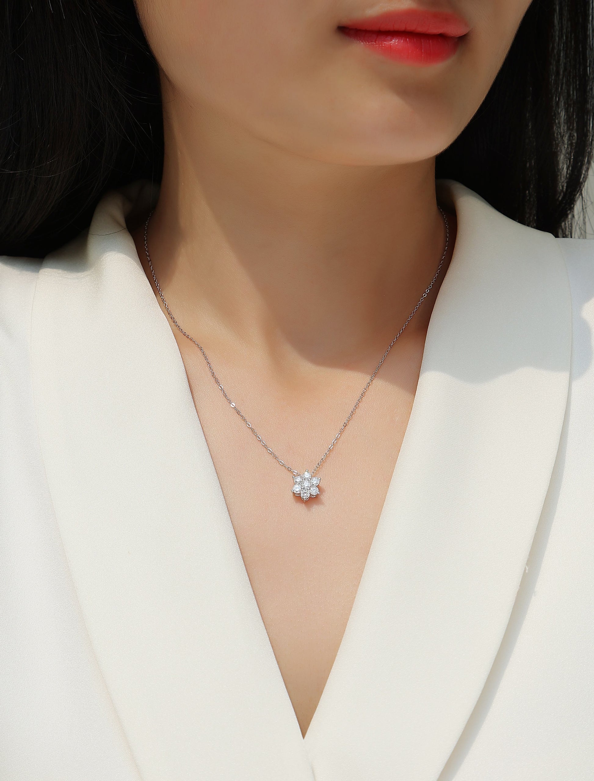 Snowflake Fluttering moissanite pendant necklace set crafted in S925 silver with platinum plating for a luxurious finish