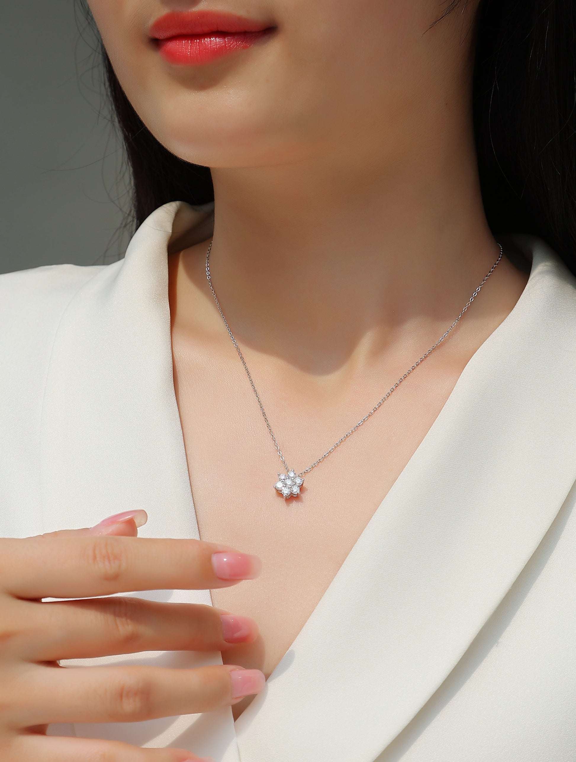 Snowflake Fluttering moissanite pendant necklace set crafted in S925 silver with platinum plating for a luxurious finish