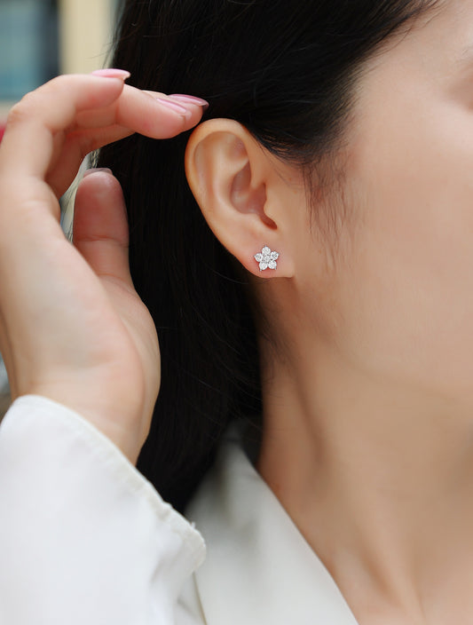 Paris Flower – Luxurious Moissanite Stud Earrings in S925 Sterling Silver with Platinum Plating